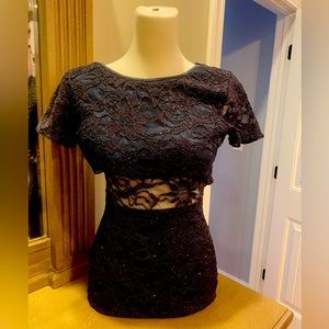 Cocktail lace backless dress with glitter detail